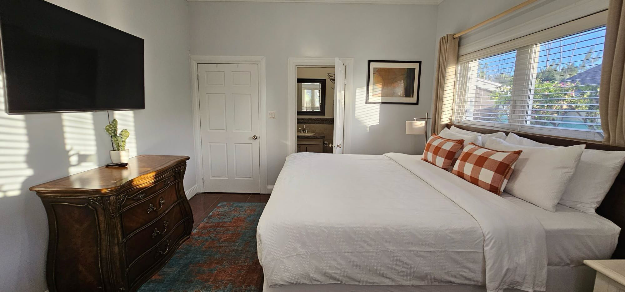 2 dormitorios, tabla de planchar con plancha, wifi gratis y ropa de cama