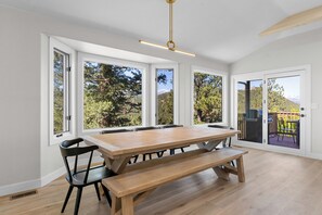 Dining - Mountain Escape near RMNP (Estes Park)