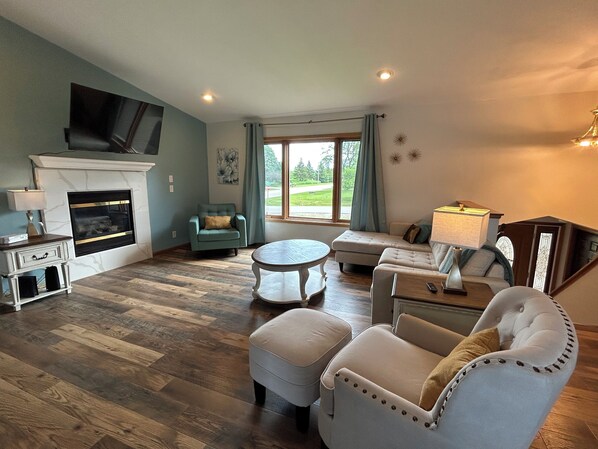 TV, fireplace, offices