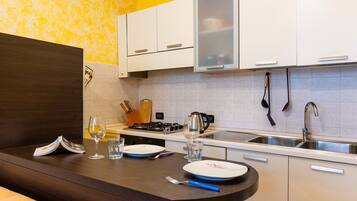 Frigorifero, forno, tostapane, pentole/stoviglie/utensili