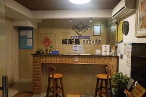 Exterior - Wiseman Travel Theme Hotel (Chongqing)