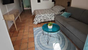 TV, mesa de pingue-pongue