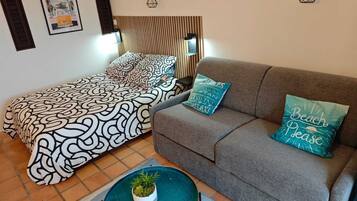 1 slaapkamer, een strijkplank/strijkijzer, reisbedje, gratis wifi