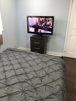 1 bedroom, WiFi, bed sheets - SH204-Master Bedroom (Attached Private Washroom) (Pickering)