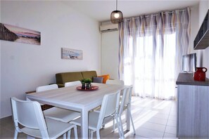 Apartment | Living room - 5-person Caorle Apartment With Pool (Caorle)