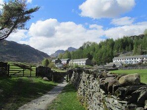 Property grounds - Mellbreak (Ambleside)