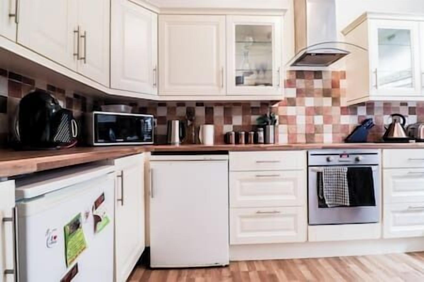 Fridge, microwave, stovetop, electric kettle