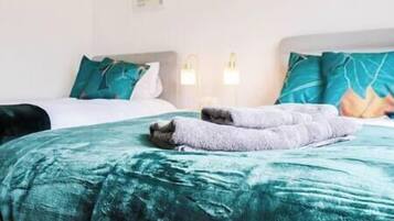 4 bedrooms, WiFi, bed sheets
