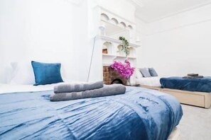 4 bedrooms, WiFi, bed sheets - Fantastic 4 Bedroom House (Portsmouth)