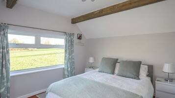 2 bedrooms, individually decorated, individually furnished, free WiFi