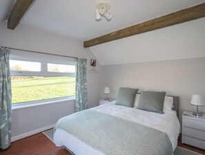 2 bedrooms, individually decorated, individually furnished, free WiFi