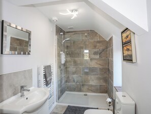 Shower - Oscar's Pad (Llanfairpwllgwyngyll)