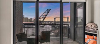 Lakeside Luxury Suite - Rock & Roll - Cle Flats - 2 Free parking