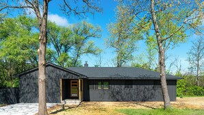 Unclassified image, 2 of 17, button - New Paltz Modern Zen Cabin (New Paltz)