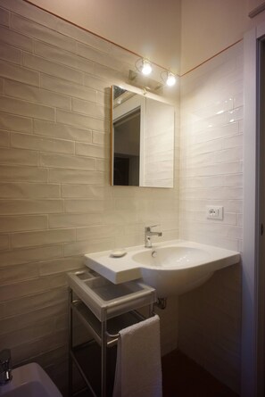 Apartemen, 2 kamar tidur, pemandangan kota | Kamar mandi