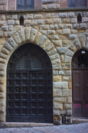 Exterior detail - Volterra - Palazzo Contugi xiv Sec (Volterra)