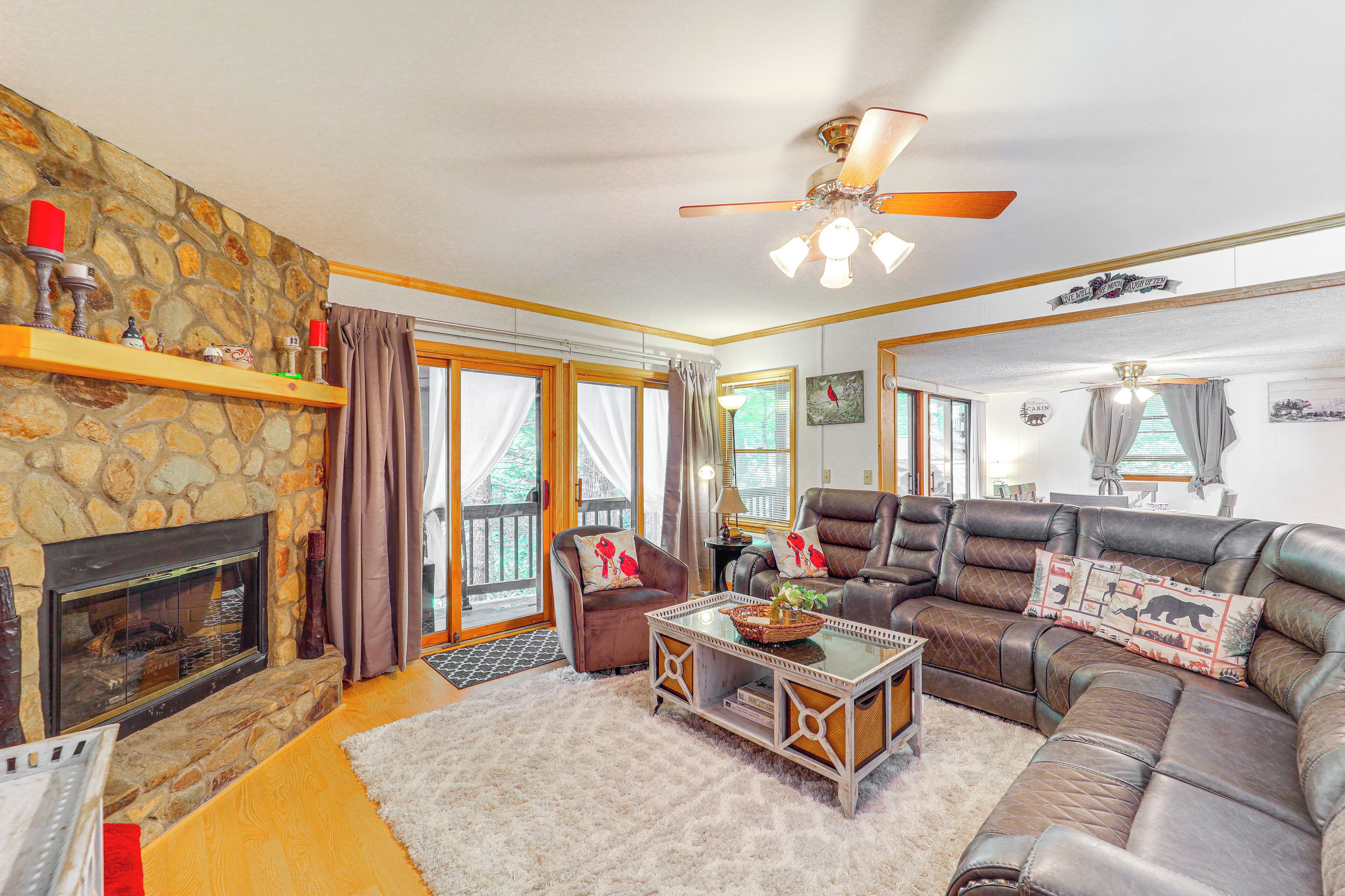 Peaceful Newland Home w/ Balcony: 10 Mi to Slopes!