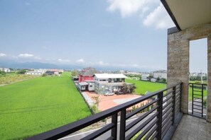 Cribs/infant beds - Husband Wife Friendly Bed and Breakfast (Yilan)