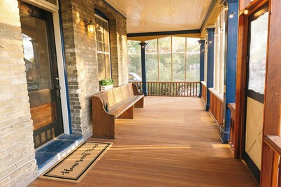 Beautiful Historic 120 y/o ABQ Home Near UNM/Downtown/Zoo/Aquarium/BioPark 