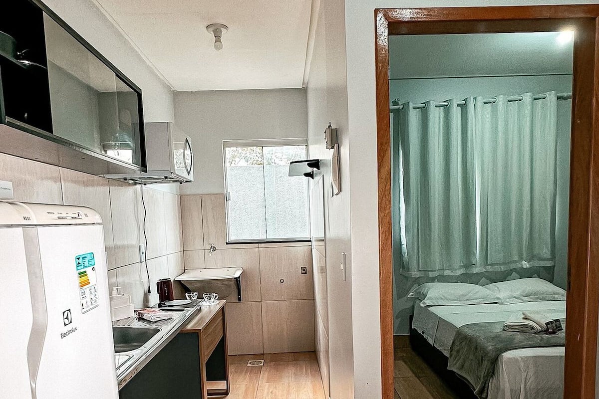 Suite | Desk, laptop workspace, free WiFi