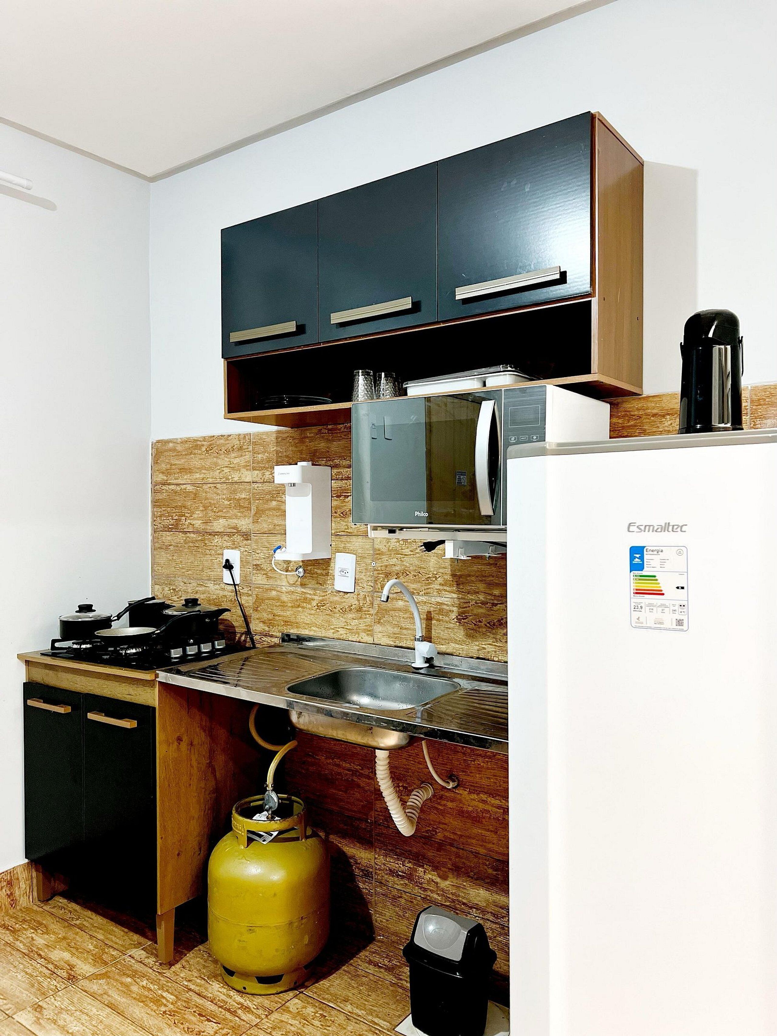 Apartment | Dapur peribadi | Peti sejuk/penyejuk beku saiz penuh, ketuhar gelombang mikro 
