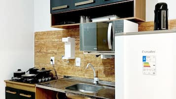 Apartment | Dapur peribadi | Peti sejuk/penyejuk beku saiz penuh, ketuhar gelombang mikro