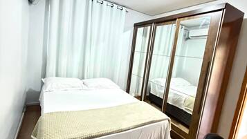 Apartment | Desk, laptop workspace, WiFi (free)