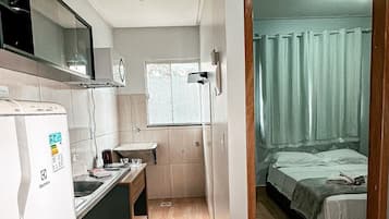 Suite | Desk, laptop workspace, free WiFi