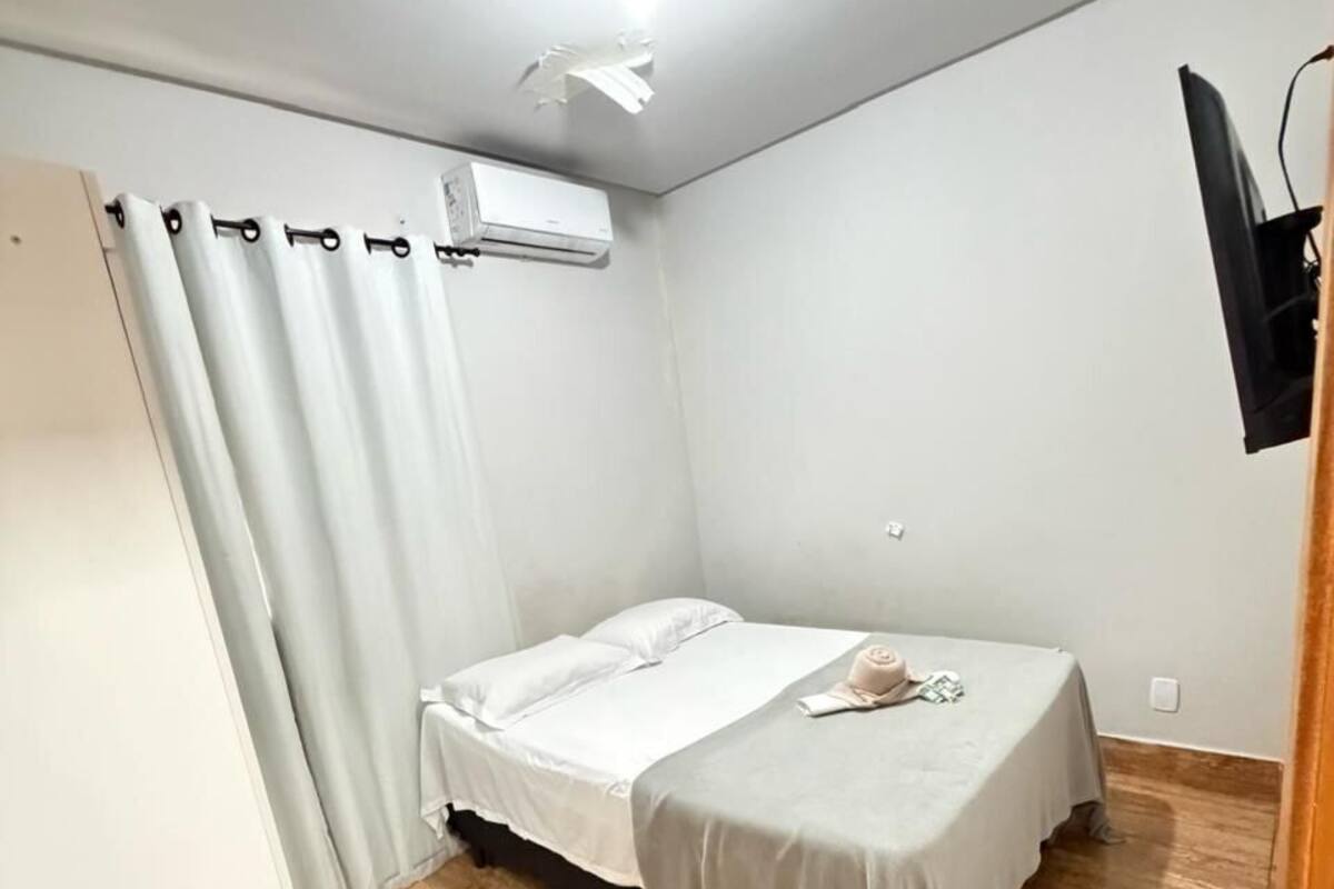 Suite | Desk, laptop workspace, WiFi (free)