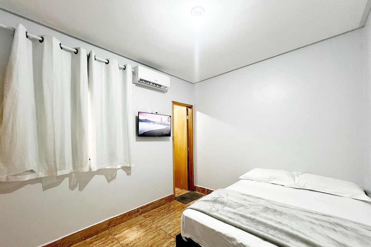 1 bedroom, desk, laptop workspace, free WiFi