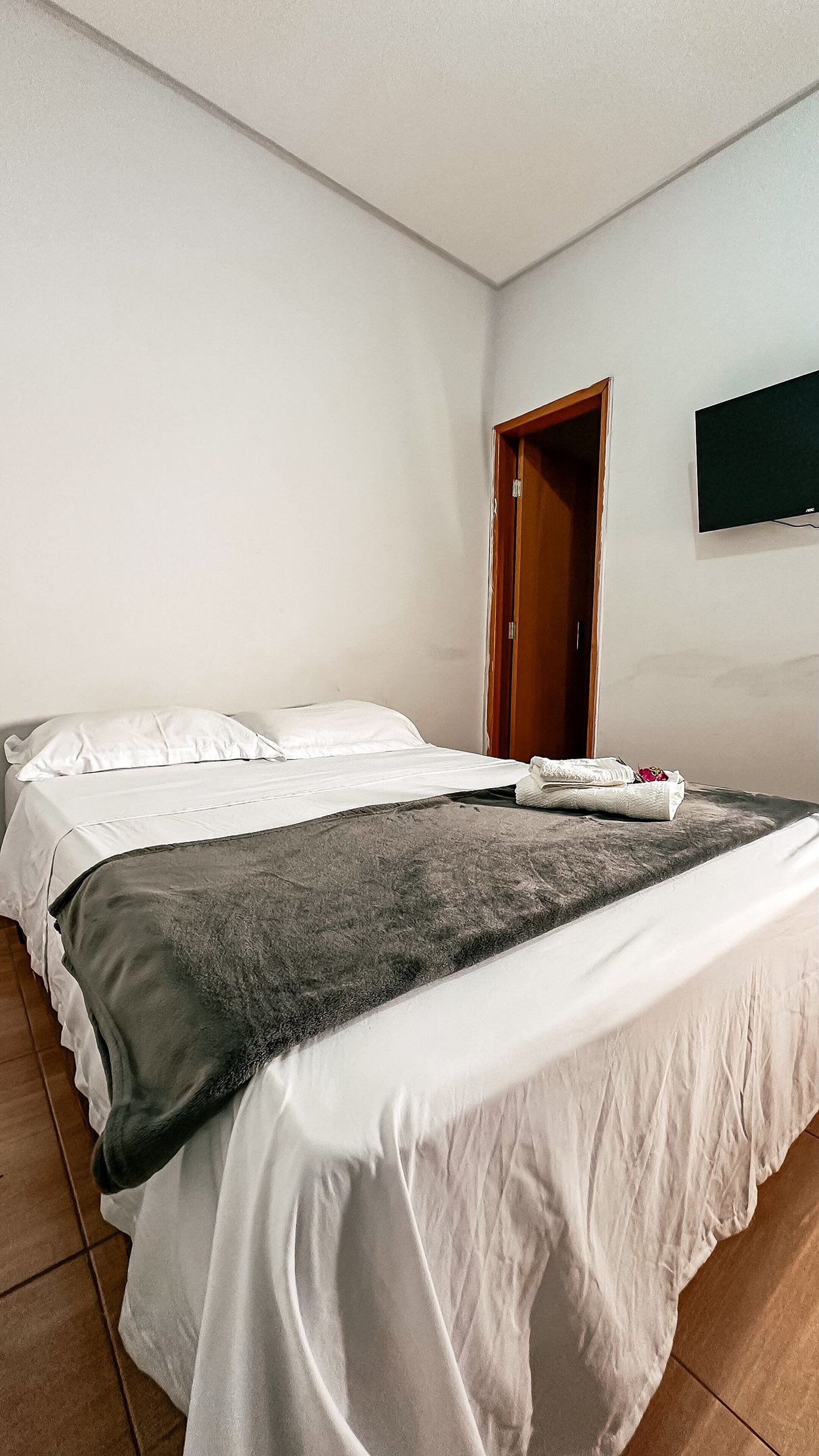 Schreibtisch, laptopgeeigneter Arbeitsplatz, kostenloses WLAN