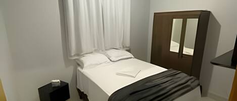 Apartment | Desk, laptop workspace, free WiFi