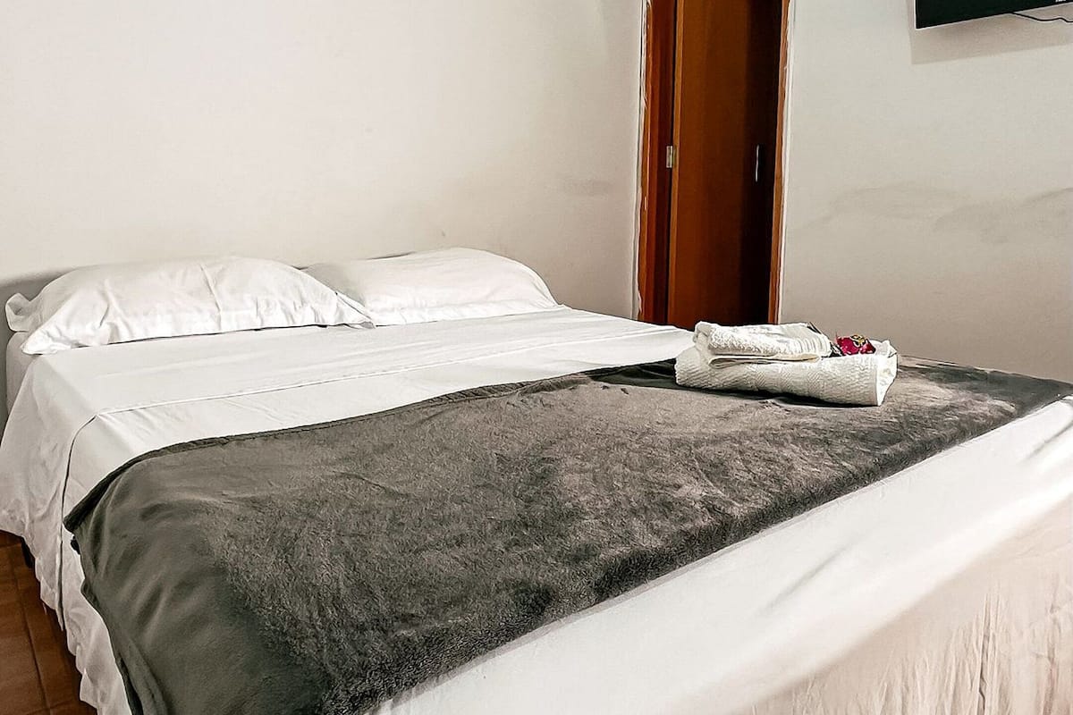 1 bedroom, desk, laptop workspace, free WiFi