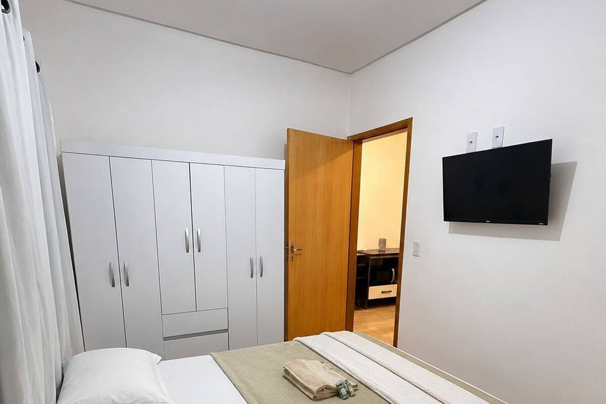 Suite | Desk, laptop workspace, WiFi (free)
