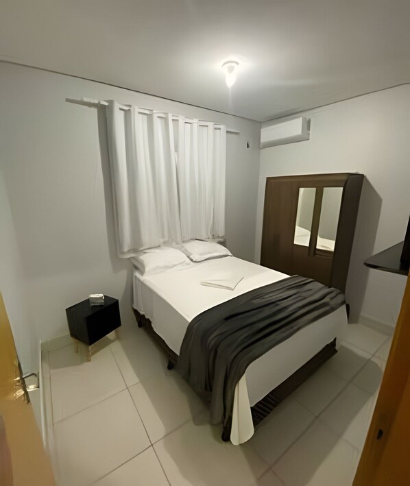 Desk, laptop workspace, free WiFi - EDIFICIO GERVASIO (Goiania)