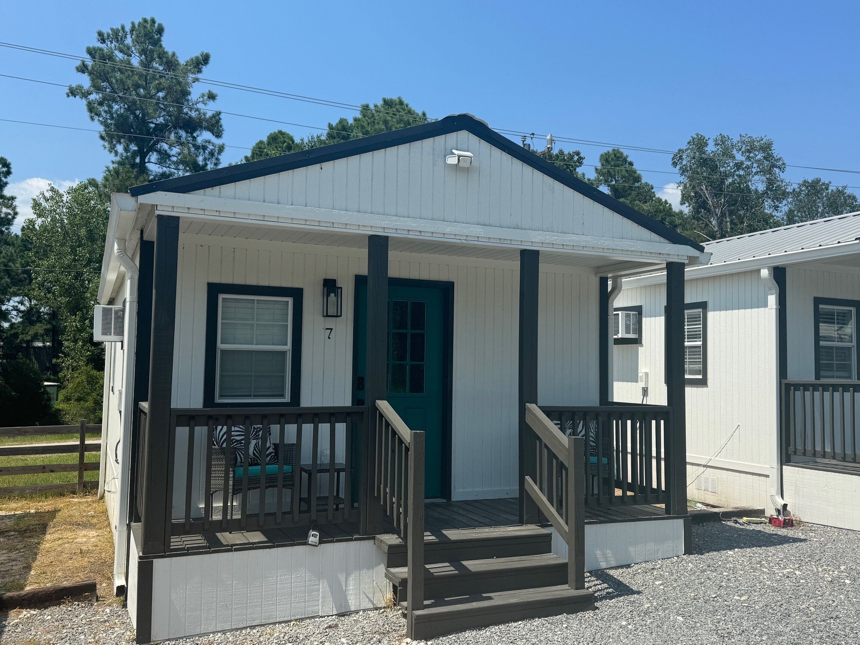 Cozy and updated 1 bed cabin minutes from Lake Livingston Texas!
