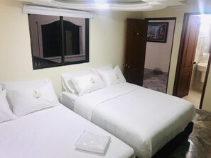 Standard Twin Room | Free WiFi - Hotel L & L Mansión (Bogotá)