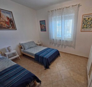 2 soverom, strykejern/-brett, wi-fi (inkludert) og sengetøy