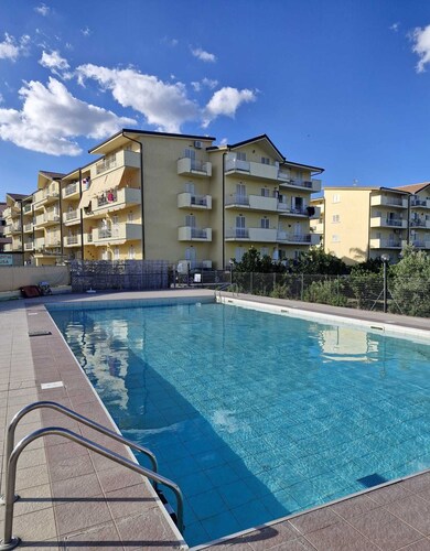 Spacious 2-Bed Apt in Calabria-with pool and AC, and 5 minutes walk to the beach