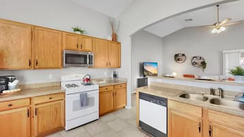 Rumah, Beberapa Tempat Tidur, akses ke kolam renang, pemandangan kota (Karsten Maricopa) | Dapur pribadi | Mesin pembuat kopi/teh