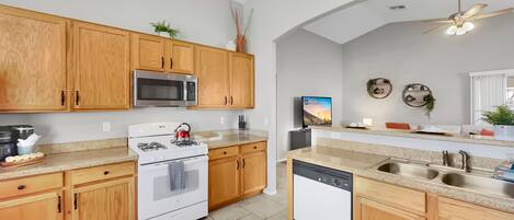 House, Multiple Beds, Pool Access, City View (Karsten Maricopa) | Private kitchen