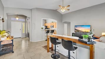 Hus, flere senger, adgang til basseng, byutsikt (Karsten Maricopa) | Oppholdsområde