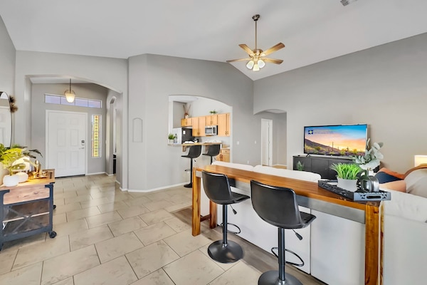 House, Multiple Beds, Pool Access, City View (Karsten Maricopa) | Living area
