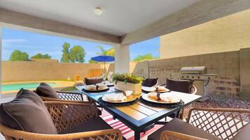 Nhà, nhiều giường, có thể sử dụng hồ bơi, quang cảnh thành phố (Karsten Maricopa) | Khu ẩm thực ngoài trời