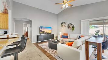 Maison, plusieurs lits, accÚs piscine, vue ville (Karsten Maricopa) | Coin séjour