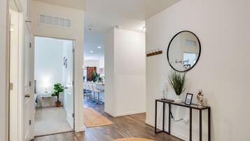 Rumah, Beberapa Tempat Tidur, hot tub, pemandangan kota (Capri Maricopa) | Interior