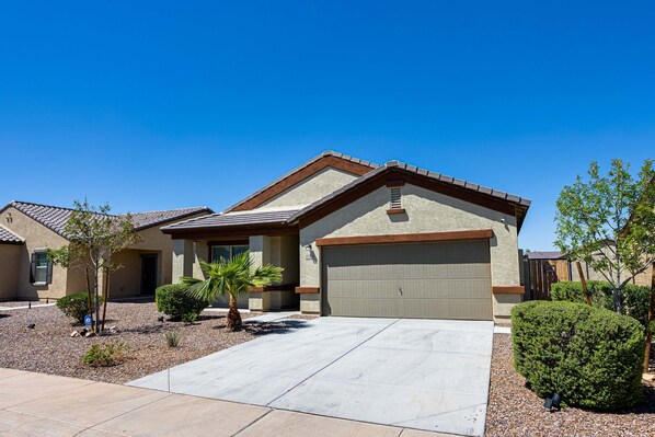 المنشأة من الخارج