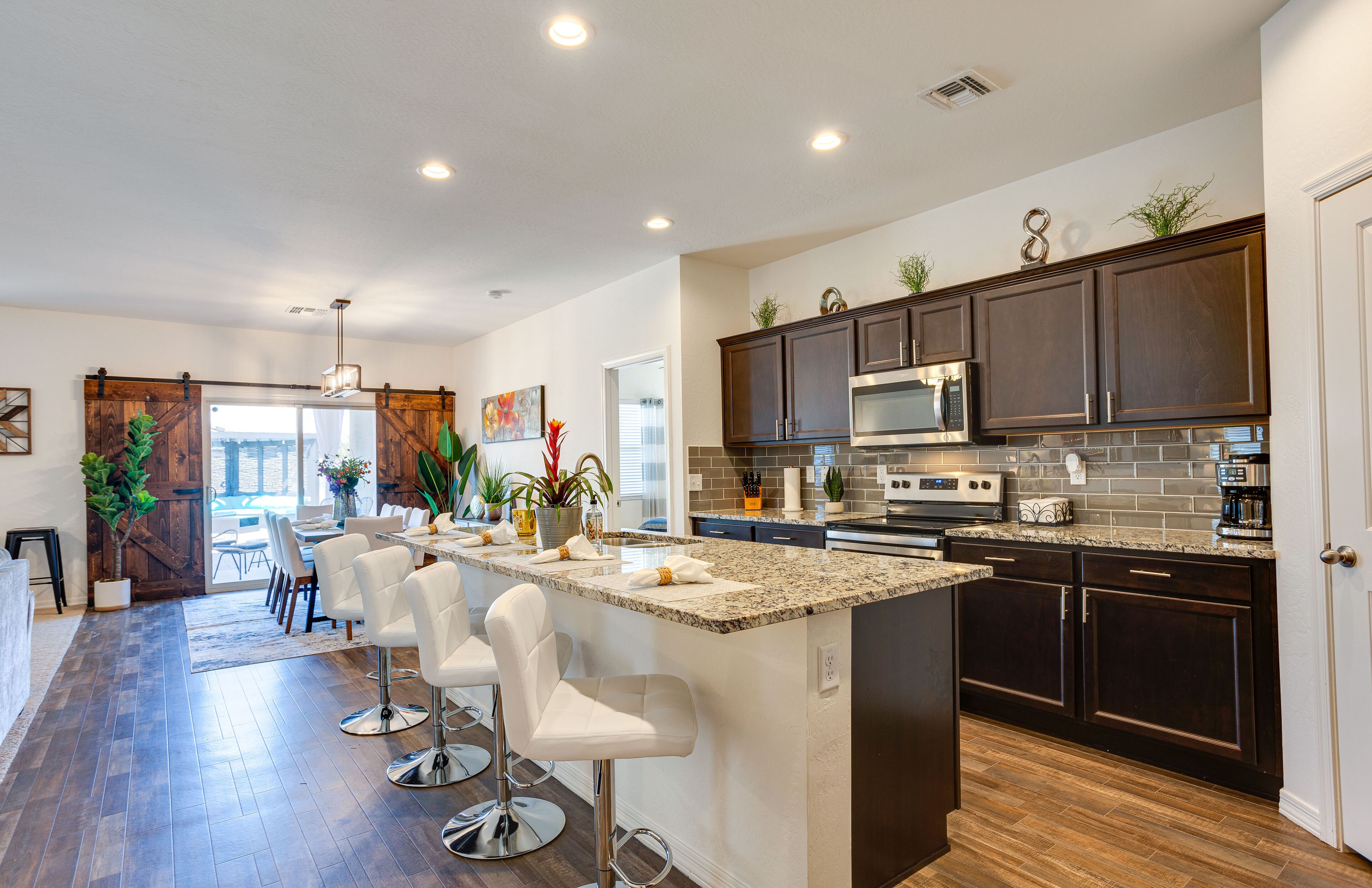 บ้านพัก, หลายเตียง, อ่างน้ำร้อน, วิวเมือง (Capri Maricopa) | ครัวส่วนตัว | เครื่องชงกาแฟ/ชา