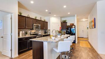 Rumah, Beberapa Tempat Tidur, hot tub, pemandangan kota (Capri Maricopa) | Dapur pribadi | Mesin pembuat kopi/teh