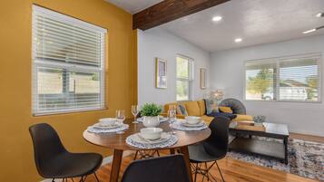 House, 2 Queen Beds, Patio, City View (14th Coronado Historic District) | Dining